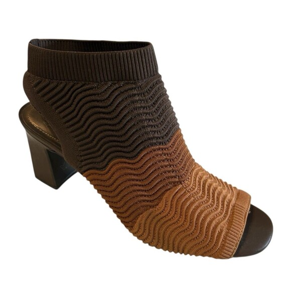 Impo Viola Stretch Brown Tan Chevron Knit Block Heels Peep Toes Sandals 11M - Picture 1 of 13